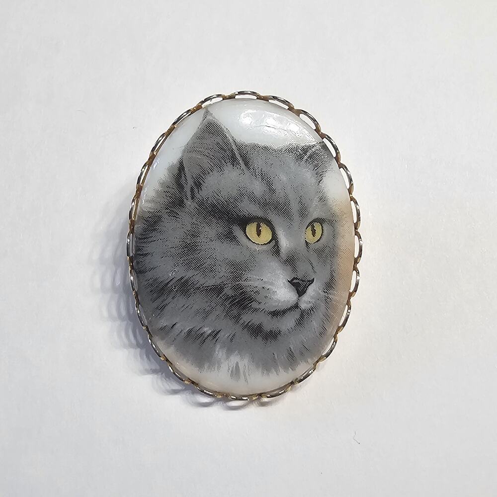 Vintage Cameo Style Persian Cat Brooch Pin